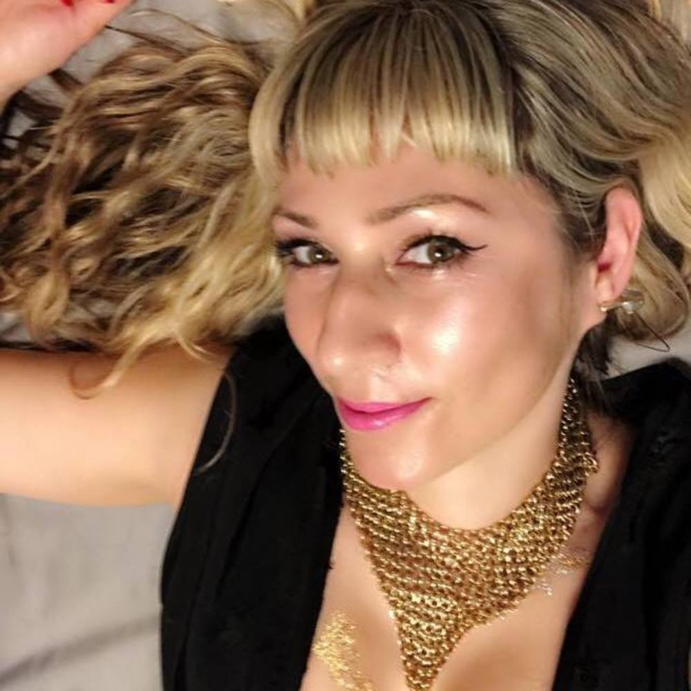 Meet your Posher, Ozlem